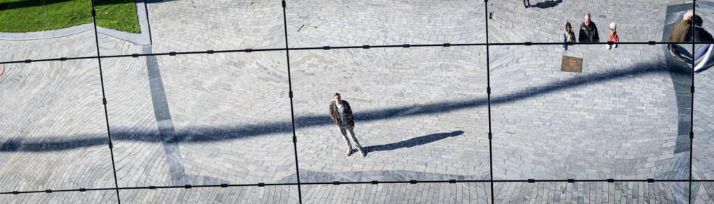 Laurens reflected in the mirrors on a building
